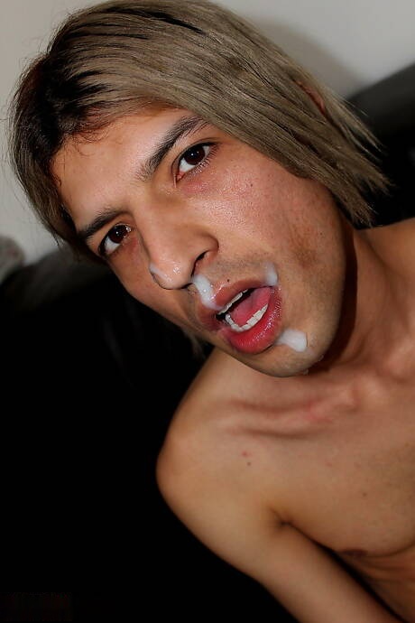 Der heiße Twink Ramses und der Twink Teddy Bearskins haben guten Oralsex