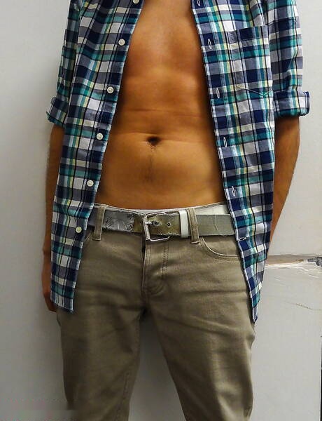 Latijns-Amerikaanse knappe jongen Hermes trekt zijn pik af