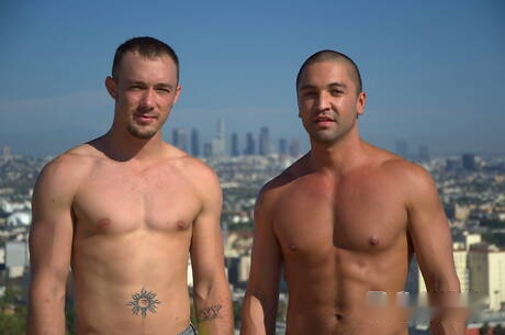 Die sexy Amerikaner Dominic Pacifico und Kirk Cummings haben einen guten Oralsex im Freien