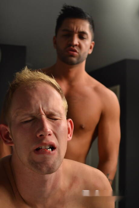Der harte Amerikaner Dominic Pacifico und der kräftige William West ficken nach dem Blowjob in den Arsch