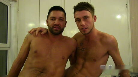 Il bel pezzo grosso latino Dominic Pacifico fa un bel sesso a tre