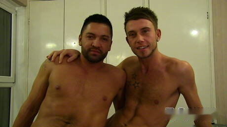 Il bel pezzo grosso latino Dominic Pacifico fa un bel sesso a tre