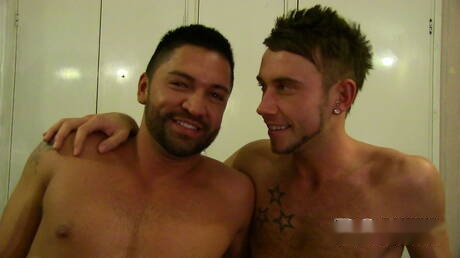 Il bel pezzo grosso latino Dominic Pacifico fa un bel sesso a tre