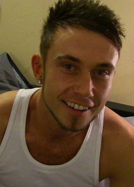 Il bel pezzo grosso latino Dominic Pacifico fa un bel sesso a tre