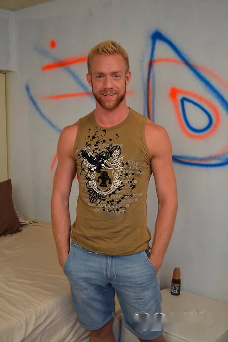 Dominic Pacifico: American well-built Dominic Pacifico and canadian hunk Christopher Daniels make a love