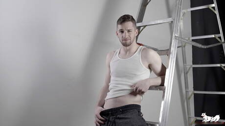 Bad Puppy: Canadian beefy Thyle Knoxx wanking with toy