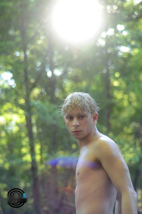 American twink Daniel Hausser teasing his dick in bath