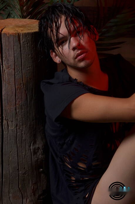 年輕的羅密歐丹尼爾裸體