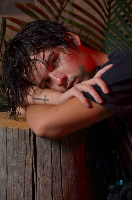 年輕的羅密歐丹尼爾裸體