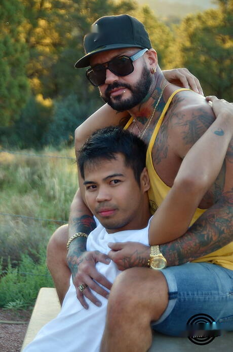 Il muscoloso John Rene e il bel fusto Jaycee fanno sesso bollente in piscina