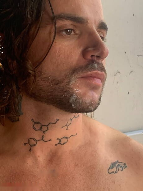 Der Muskelprotz Lukas Cipriani und der starke Mann Drew Baldwin in einer Blowjob-Szene