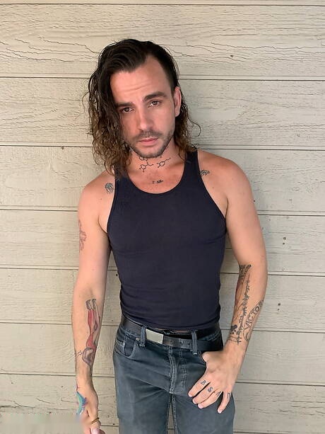 Der Muskelprotz Lukas Cipriani und der starke Mann Drew Baldwin in einer Blowjob-Szene