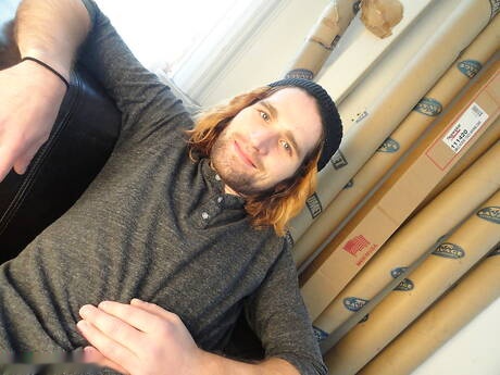 粗壯的傢伙 Merdoc 戲弄他的雞巴