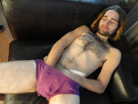 ハスキーな男メルドックが自分のチンポをいじっている