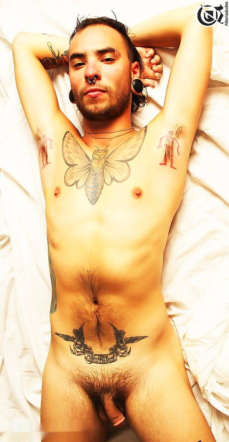 Well-built Israel Oka and american twink Murphy Maxwell fuck ass after blowjob in hot shower