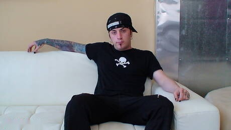 Il super stallone Christian Vaughn si masturba all