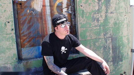 Il super stallone Christian Vaughn si masturba all