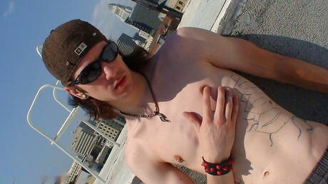 Il giovane Spencer Kayne e il twink Kade dominati e umiliati all