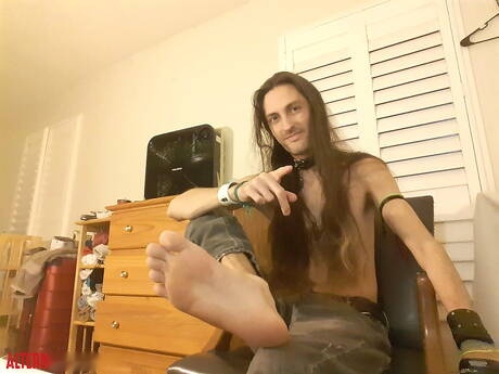 Il bel ragazzo Jack Connor si masturba il cazzo