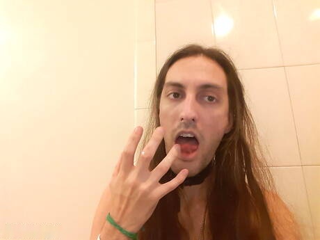 Il bel ragazzo Jack Connor si masturba il cazzo