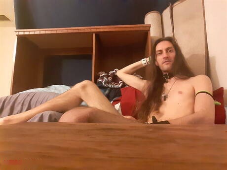 Il bel ragazzo Jack Connor si masturba il cazzo