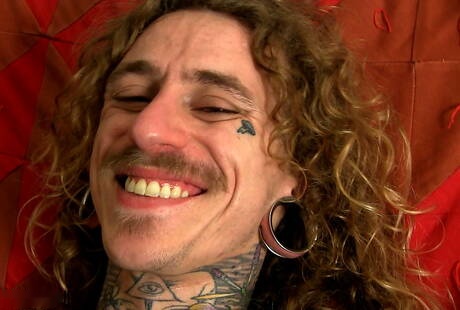 Il bel ragazzo B si masturba in modo nefasto con il suo cazzo