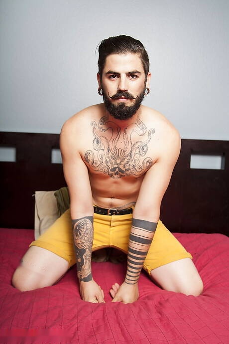 El supersemental Gabe Tonic posando desnudo