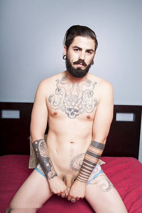 El supersemental Gabe Tonic posando desnudo