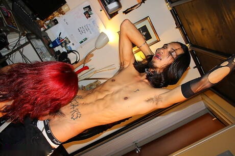 Il giovane americano Tyler Tremallose e il giovane ragazzo Rave si godono un bel sesso anale