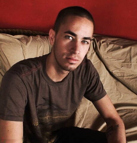 Chico joven se masturba