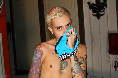 Lekker lauw masturberen met speeltje