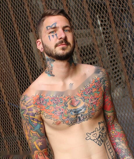 Il muscoloso Alix si masturba il cazzo all