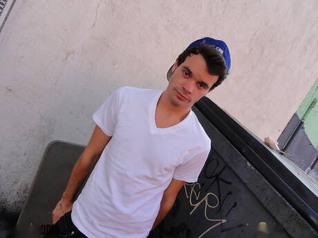 Der hübsche Junge Jason Kennedy und der amerikanische schwule Bär Beau Butler haben draußen einen guten Oralsex