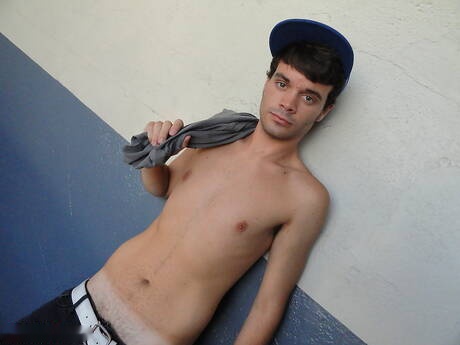 Der hübsche Junge Jason Kennedy und der amerikanische schwule Bär Beau Butler haben draußen einen guten Oralsex