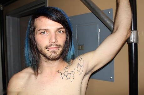 Superstud Zaide mostra un corpo perfetto