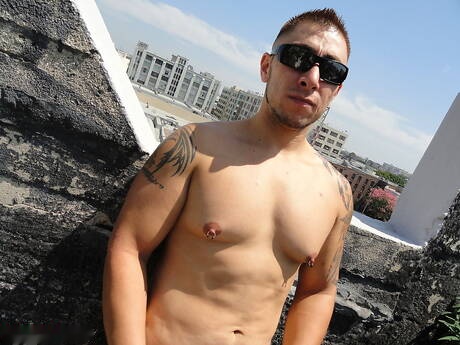 Il bel ragazzo Lance Blass e la giovane americana Roxy Red si scopano il culo dopo un pompino all