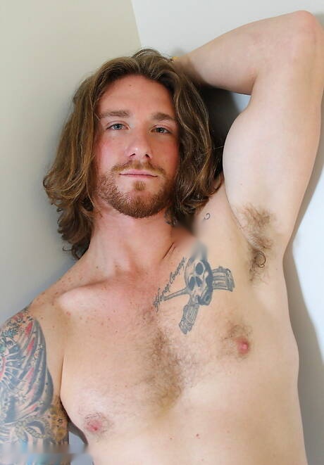 Strongman Dillon Obrien posing naked