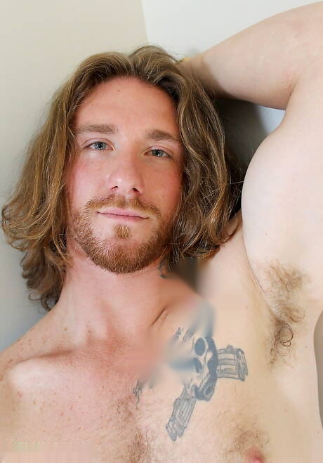 Strongman Dillon Obrien posing naked