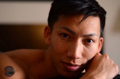 強壯的 David Ace 和大力士 Jaycee 在吸吮雞巴後做愛