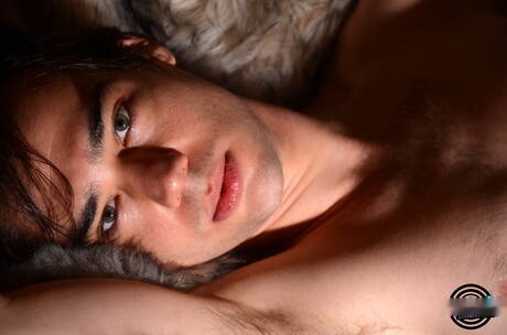 大力士 Dylan Nguyen 和美國肌肉男 Zack Randall 在戶外裸體擺造型