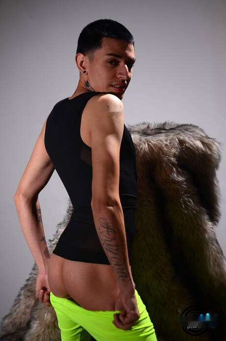 Latin pretty boy Jordan Beatz teasing his cock