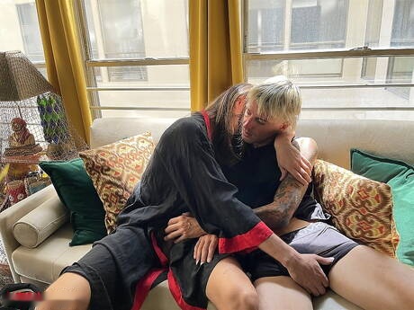 Die schamlosen Kumpels Murphy Maxwell, Christop und Zack Tokes haben einen heißen interracial Dreier-Sex