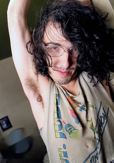 Der heiße Twink Rob Steele posiert nackt und zeigt seinen heißen Arsch