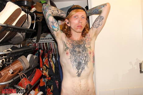 Il giovane Logan Flood si diverte facendo il bagno