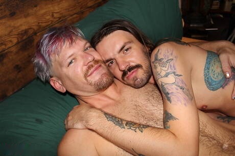 Il giovane ragazzo americano Murphy Maxwell e il duro Aaron Jacobs fanno sesso di coppia bollente