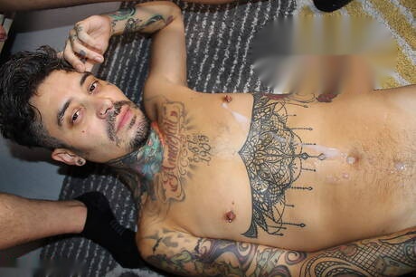 スタッドザックミントとアメリカ人の筋肉質なマシューグランデは良いアナルセックスをする