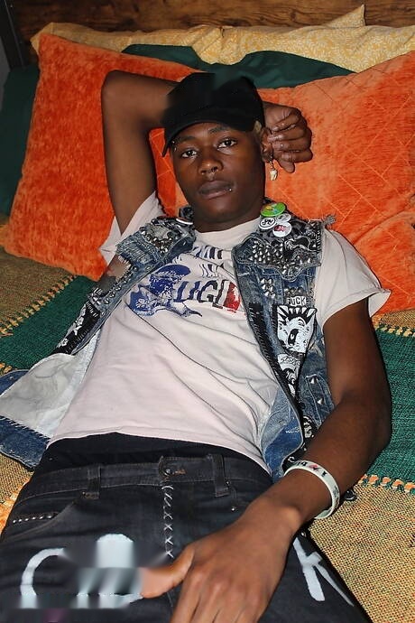 Le beau garçon ébène Billie Blaze prend du plaisir