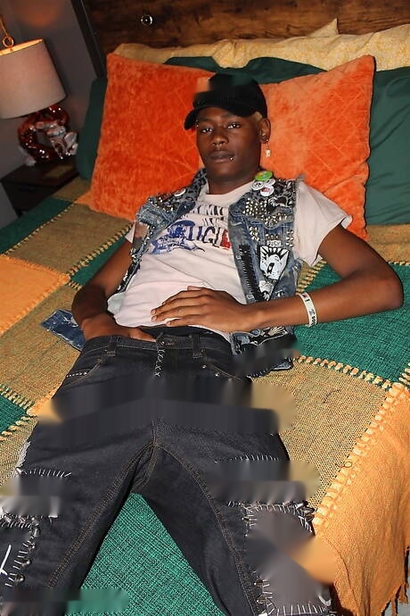 Ebony beautiful boy Billie Blaze having a pleasure