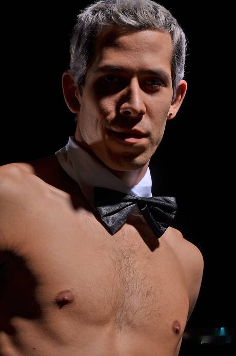 SpunkU: Beefcake Vincent Knight and strongman Rock Wood have a good oral sex