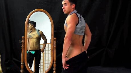 Devi Sann, bien formada, se divierte.